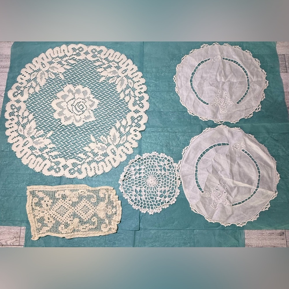Vintage doilies (set of 5)